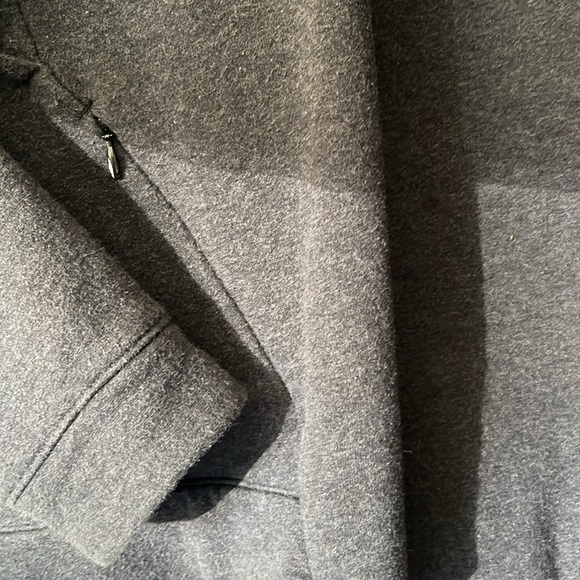 Lululemon Go Endeavour Grey Long Sleeve Back Cut Out Sweatshirt Size 8. No tags - Picture 6 of 6